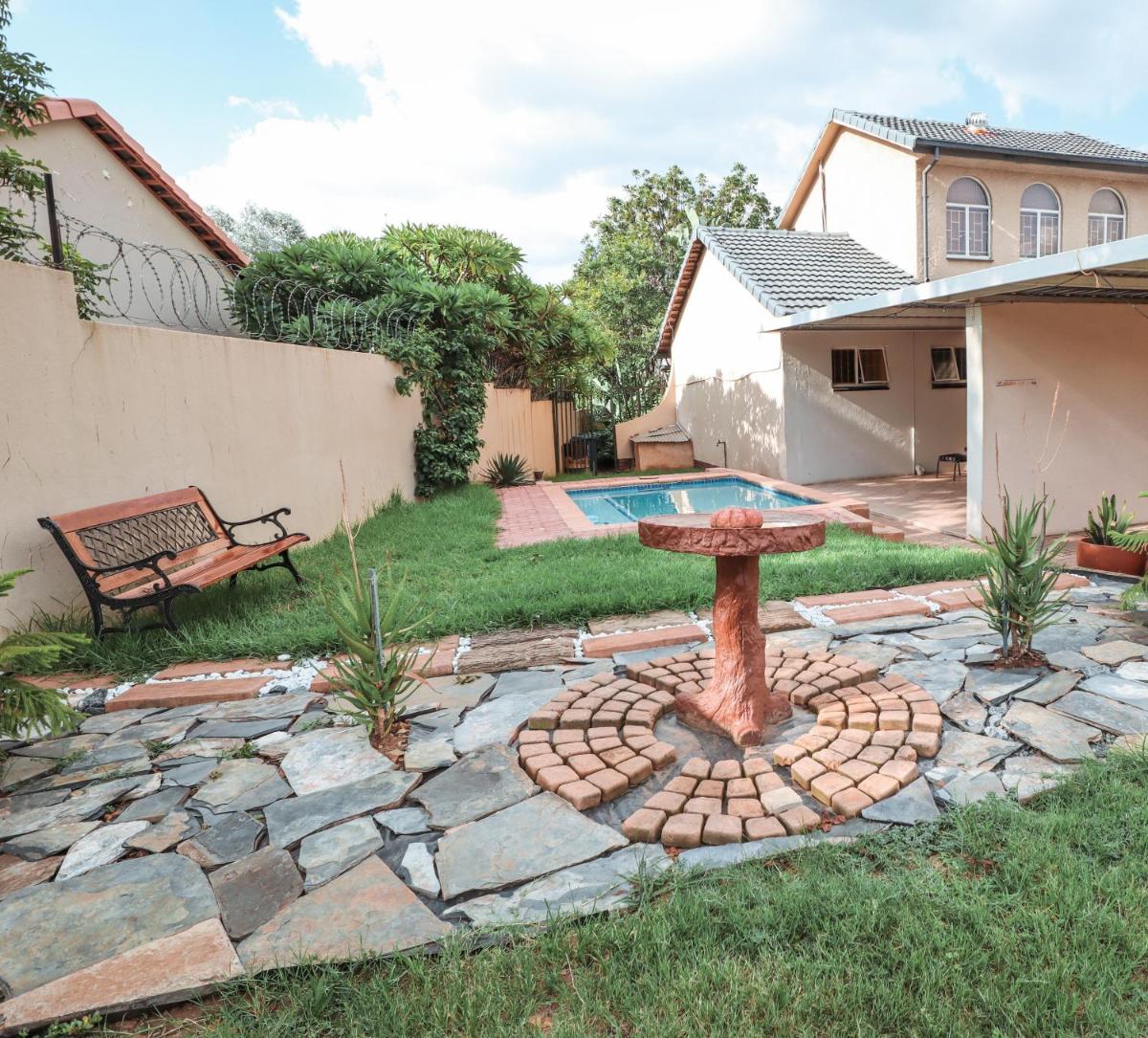 Menlyn Maine: The Exquisite Lunette view 4