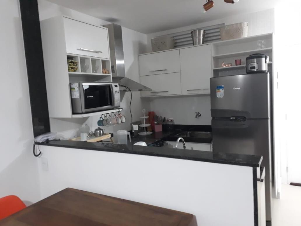 Flat com praia privativa e lazer total em Arraial
