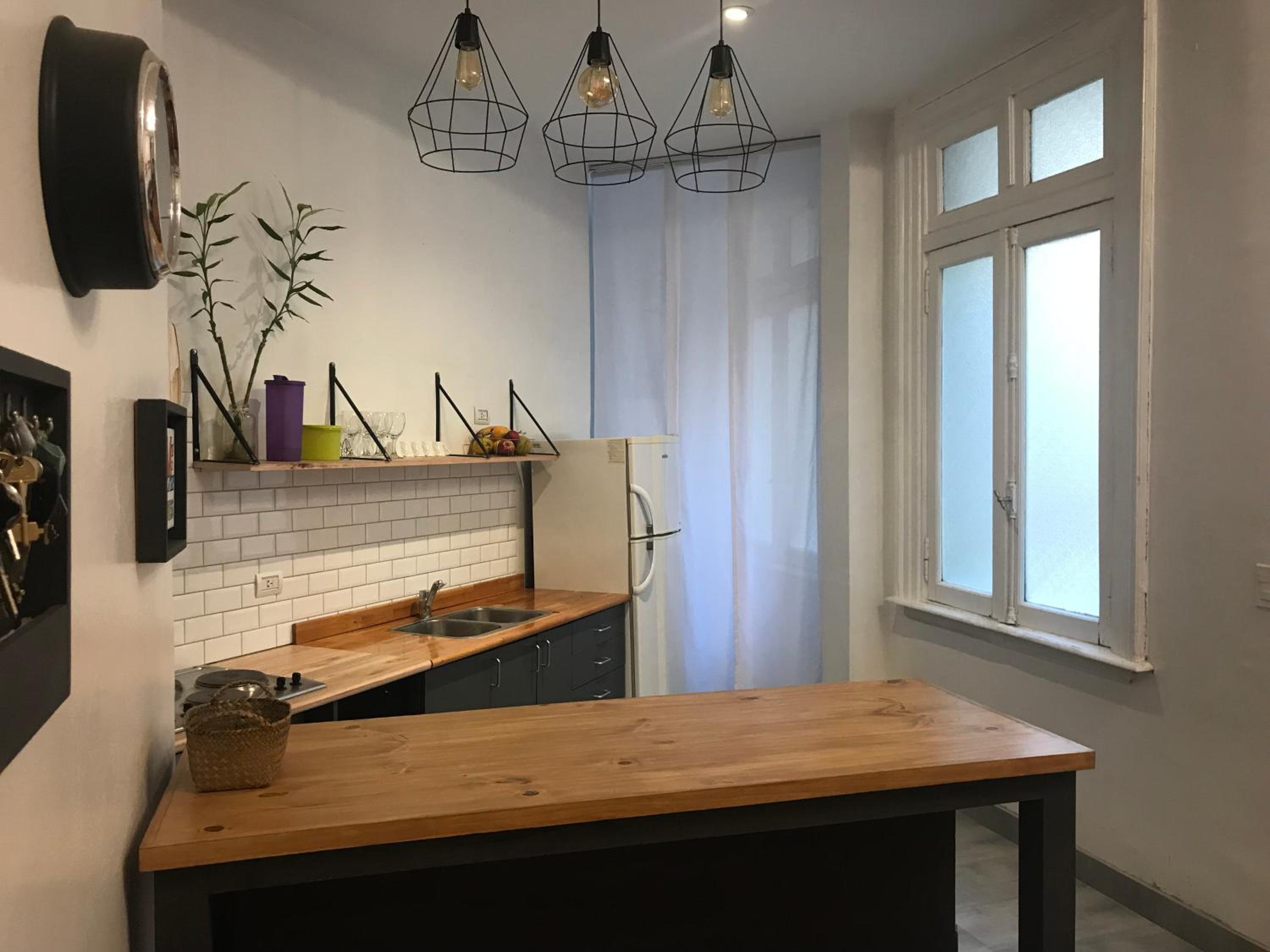 Spacious 2BR Historic Apartment Executive Ready Fast WiFi