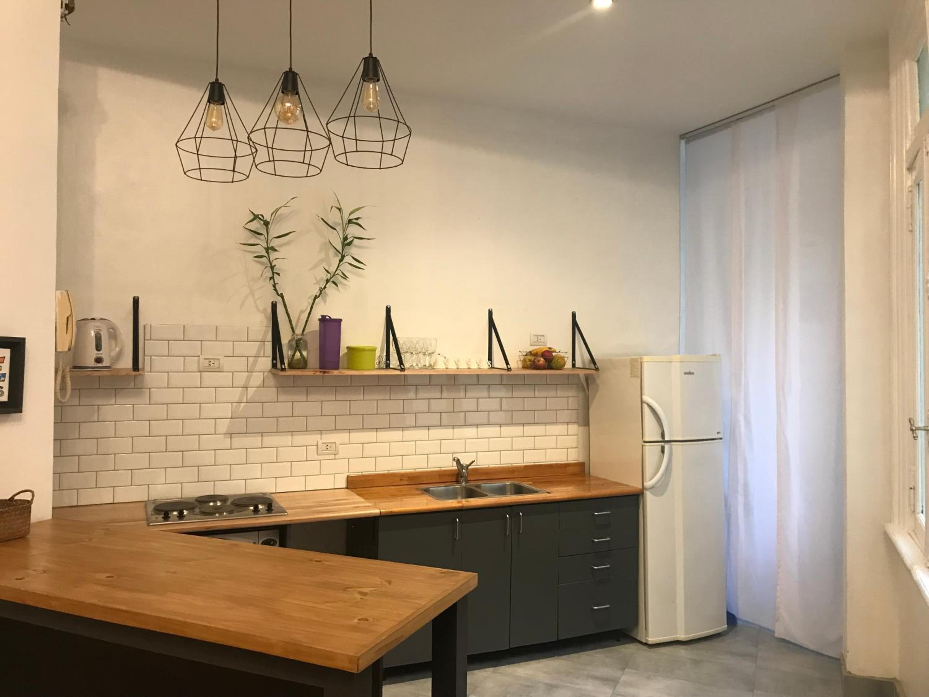 Spacious 2BR Historic Apartment Executive Ready Fast WiFi