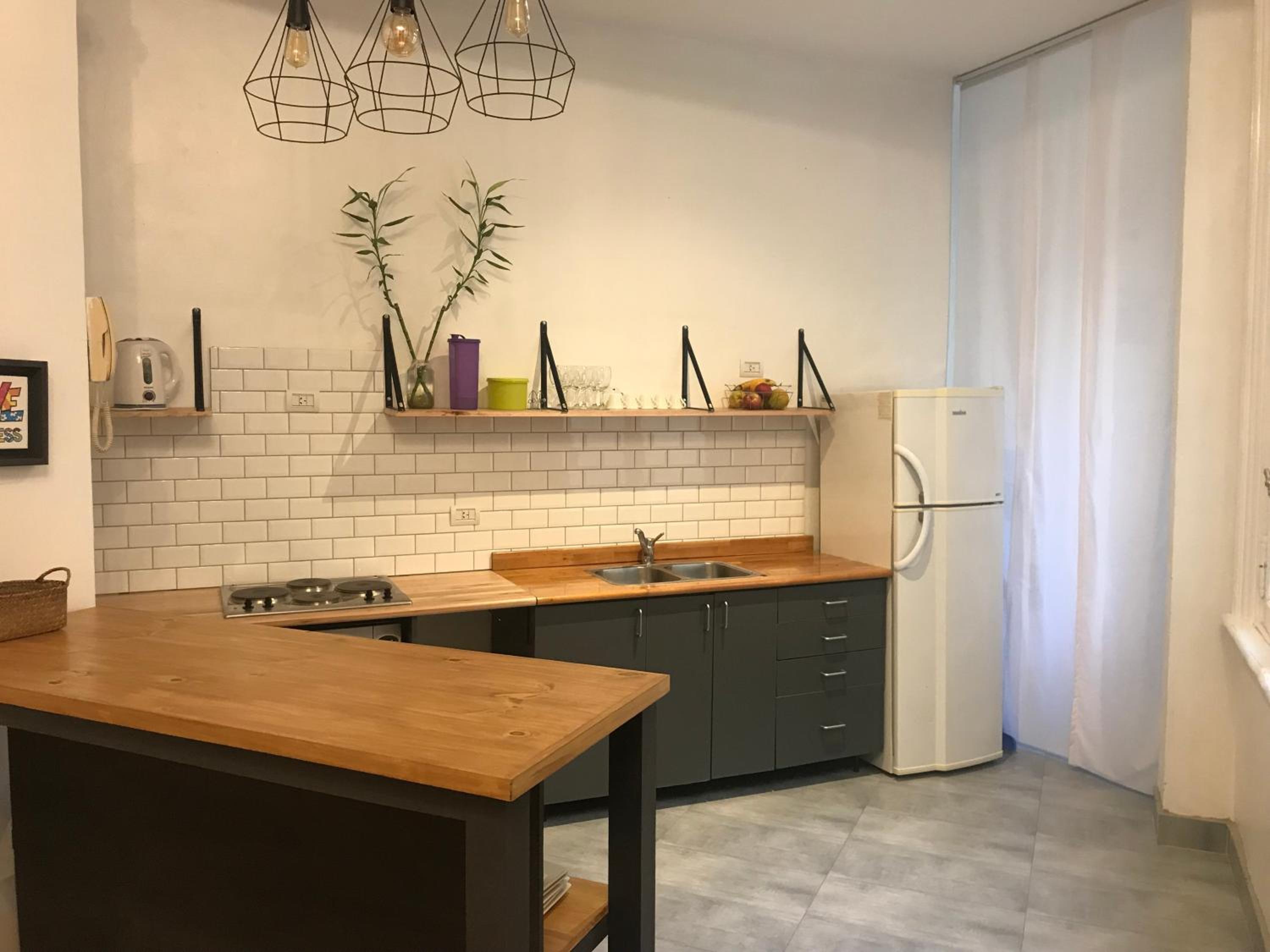 Spacious 2BR Historic Apartment Executive Ready Fast WiFi