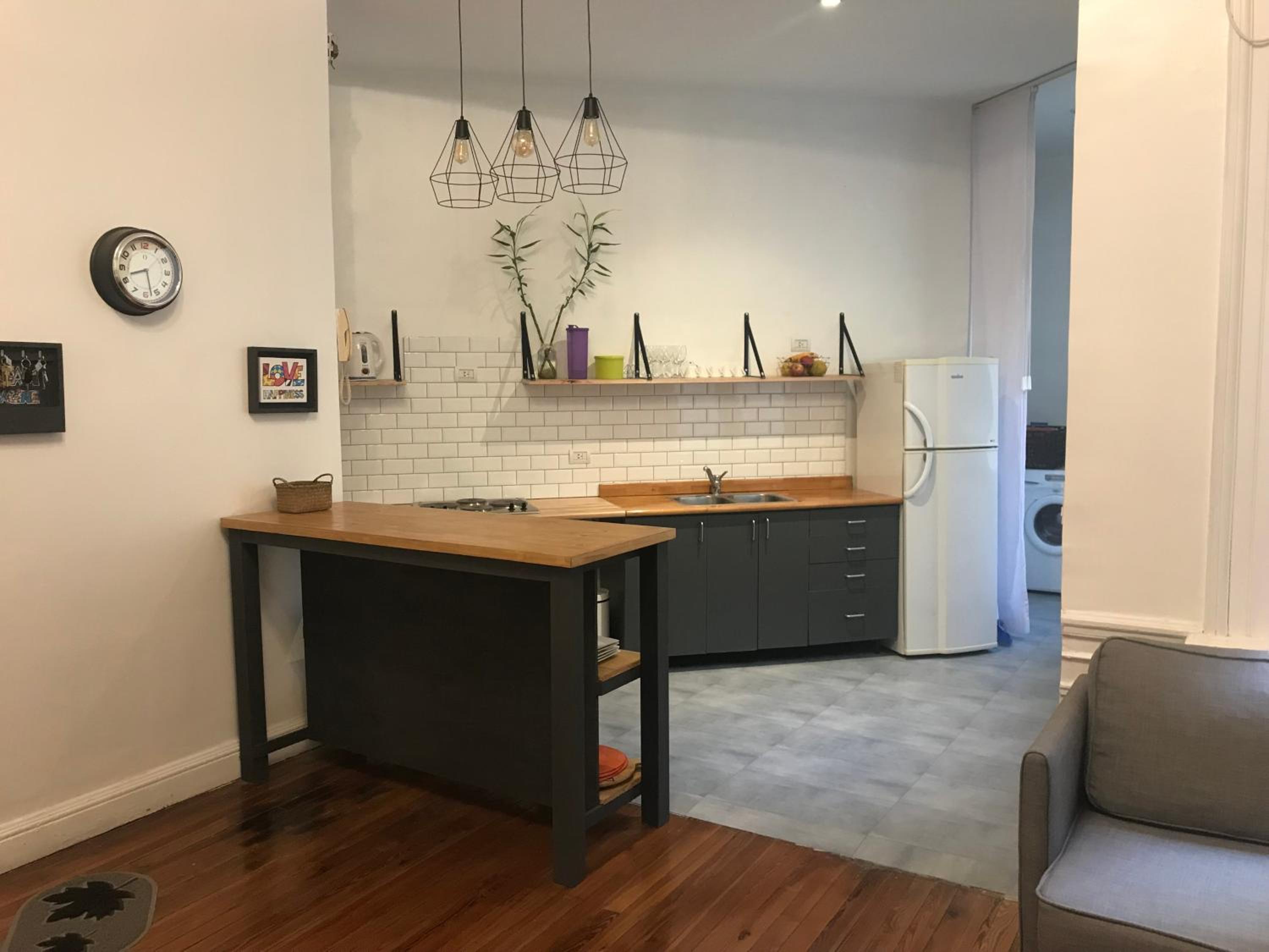 Spacious 2BR Historic Apartment Executive Ready Fast WiFi