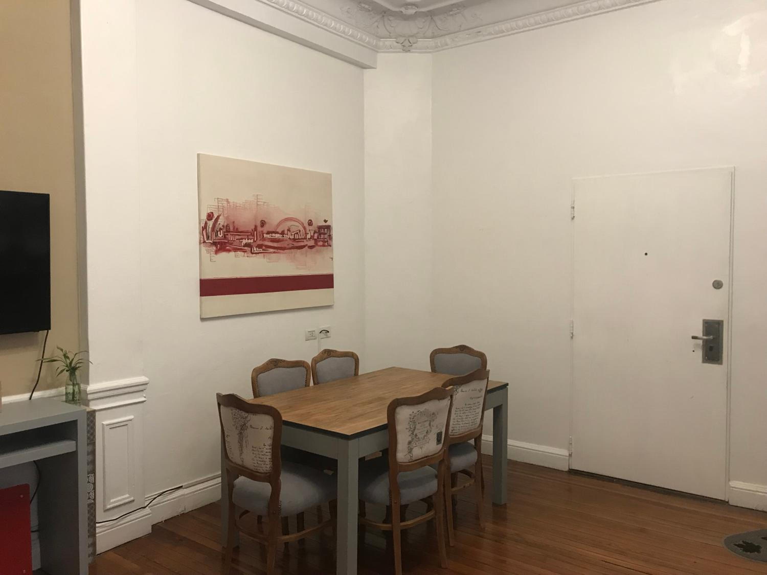 Spacious 2BR Historic Apartment Executive Ready Fast WiFi