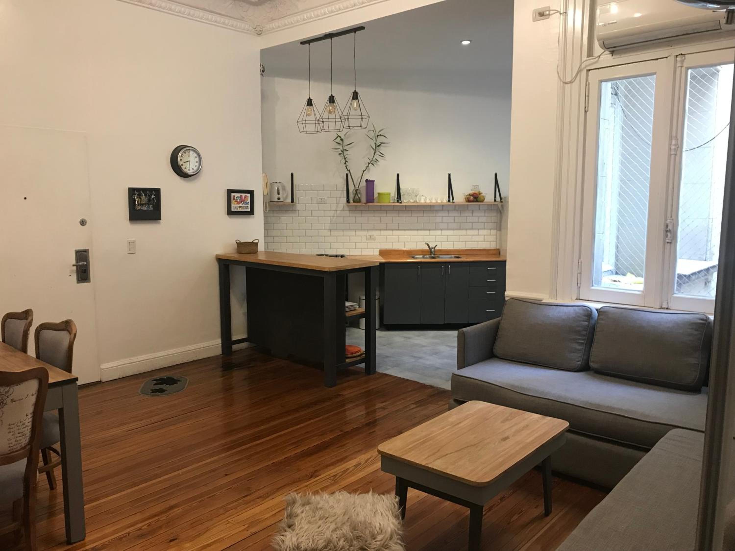 Spacious 2BR Historic Apartment Executive Ready Fast WiFi