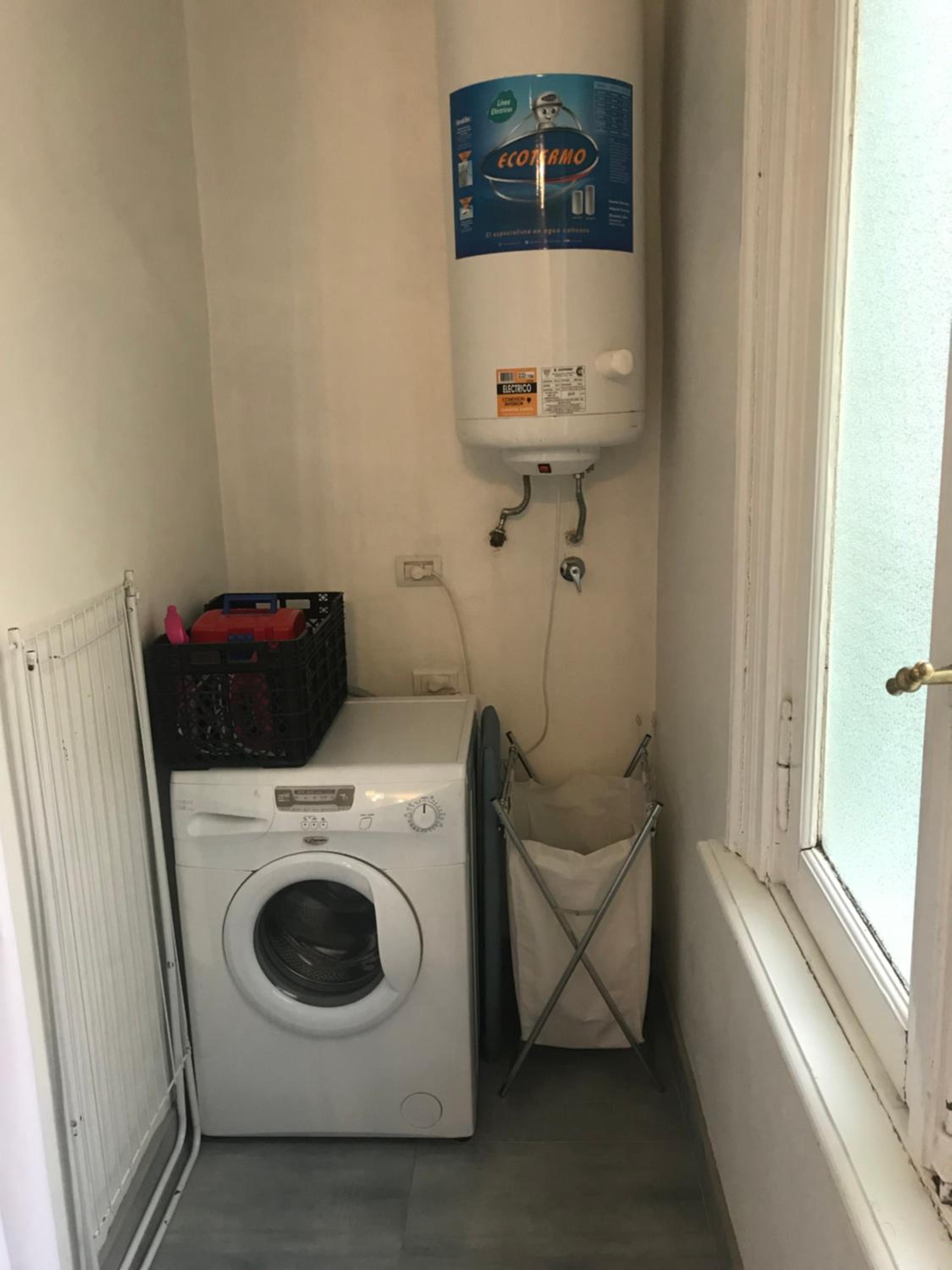 Spacious 2BR Historic Apartment Executive Ready Fast WiFi