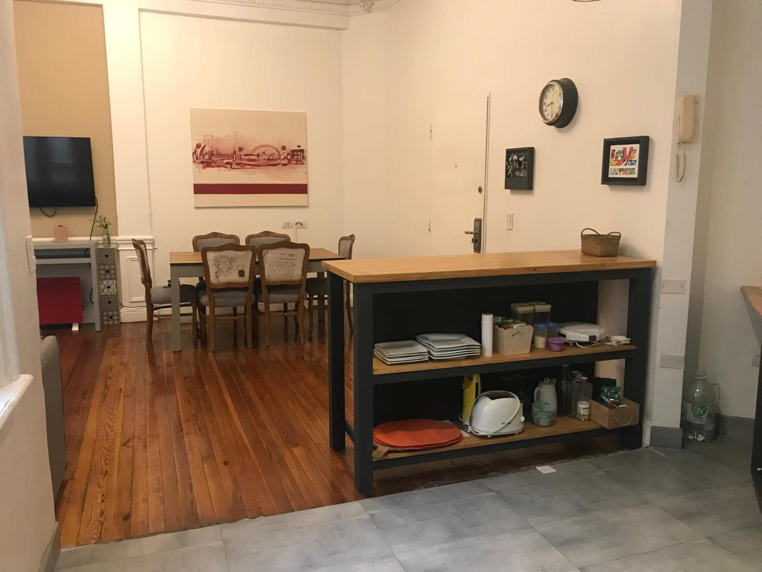 Spacious 2BR Historic Apartment Executive Ready Fast WiFi