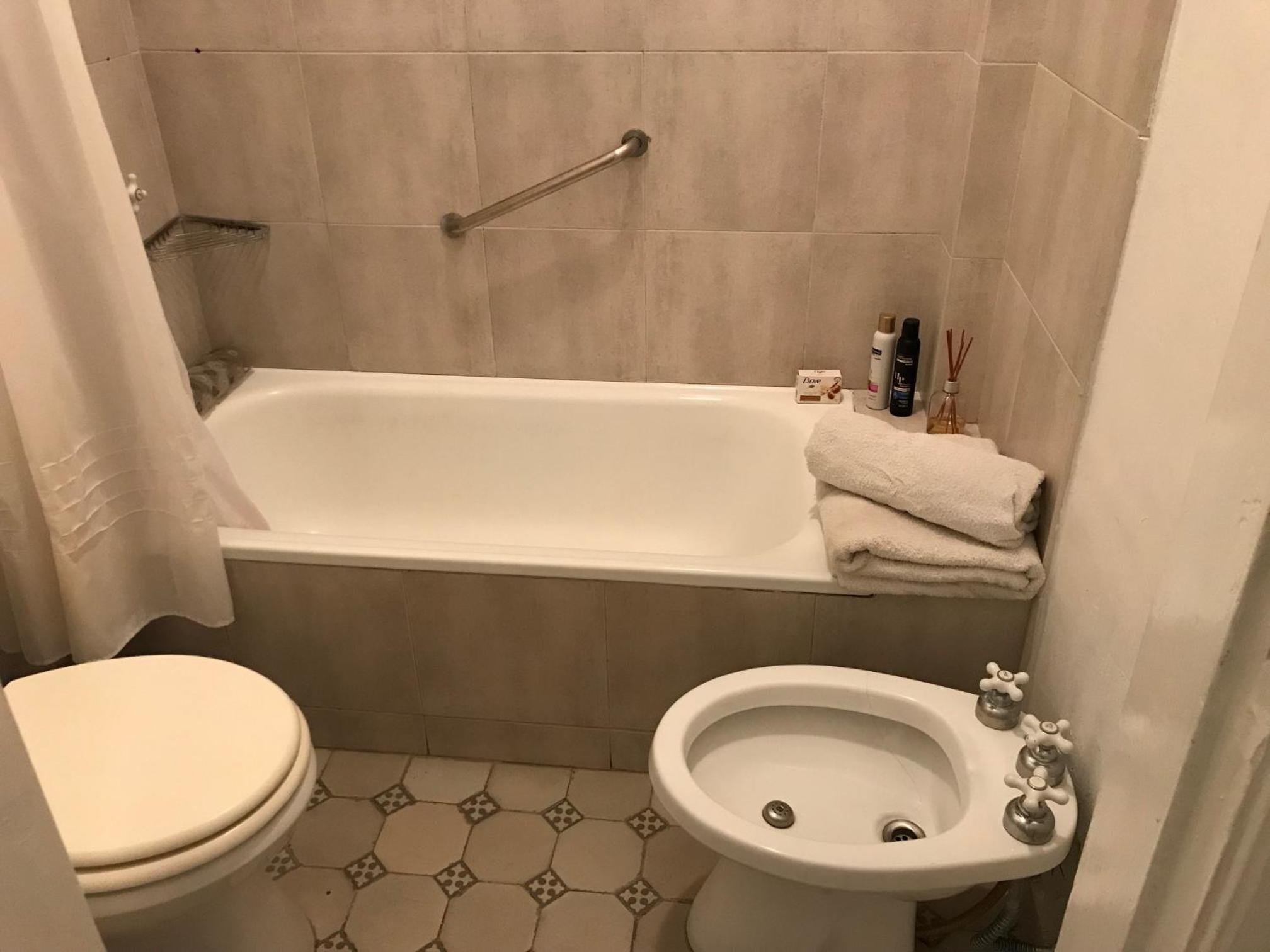 Spacious 2BR Historic Apartment Executive Ready Fast WiFi