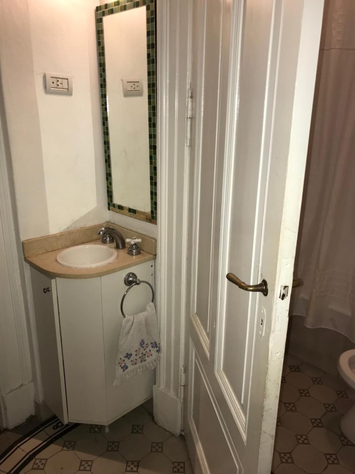 Spacious 2BR Historic Apartment Executive Ready Fast WiFi