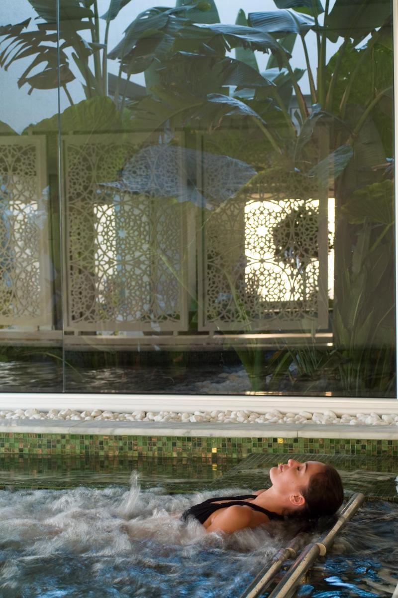 Jacuzzi