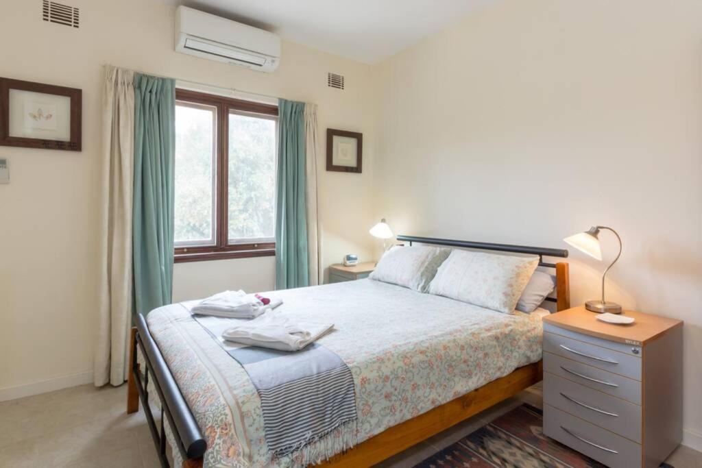 B6 Crawley Apartment 1 BRM & Sleepout near UWA