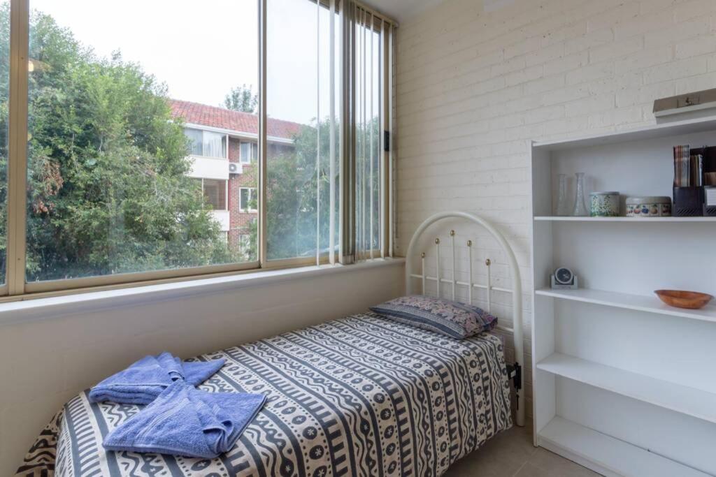 B6 Crawley Apartment 1 BRM & Sleepout near UWA