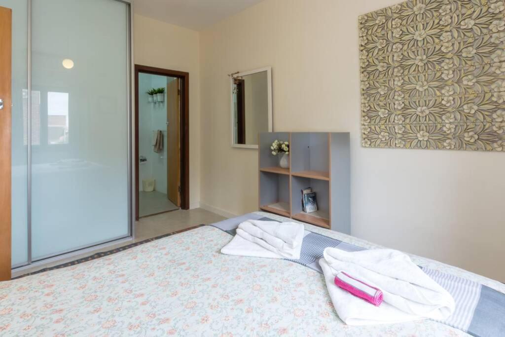 B6 Crawley Apartment 1 BRM & Sleepout near UWA