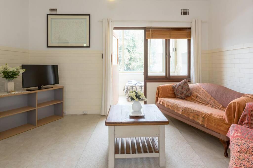 B6 Crawley Apartment 1 BRM & Sleepout near UWA