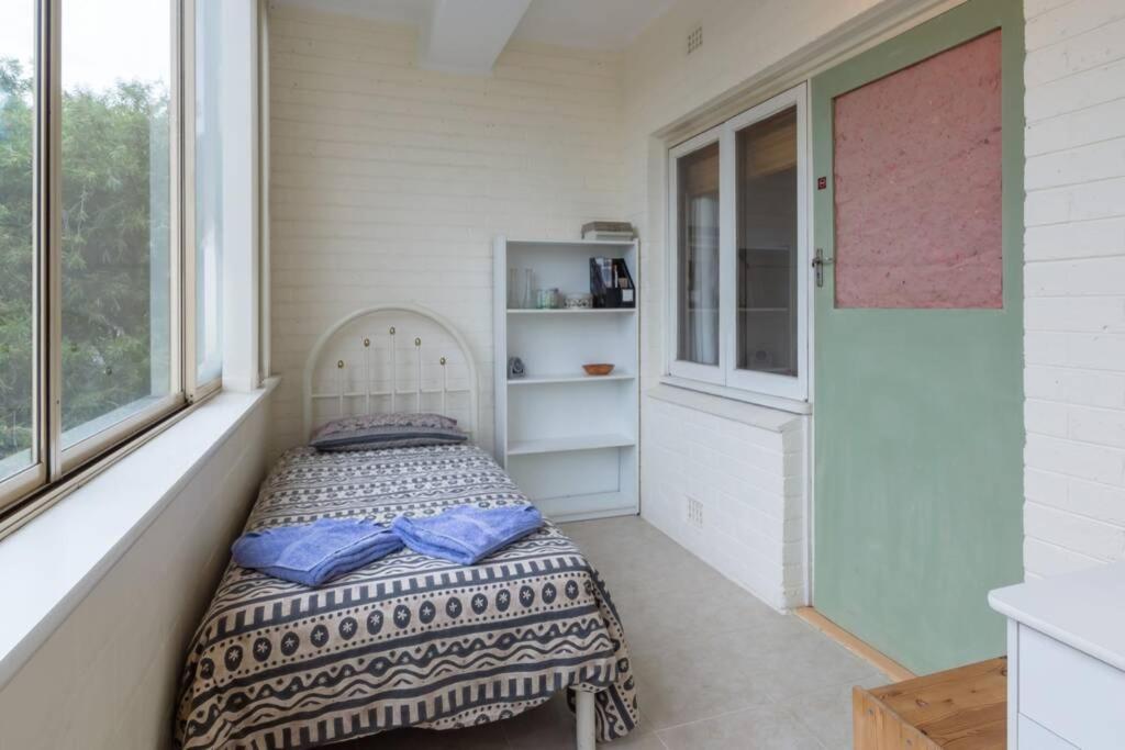 B6 Crawley Apartment 1 BRM & Sleepout near UWA