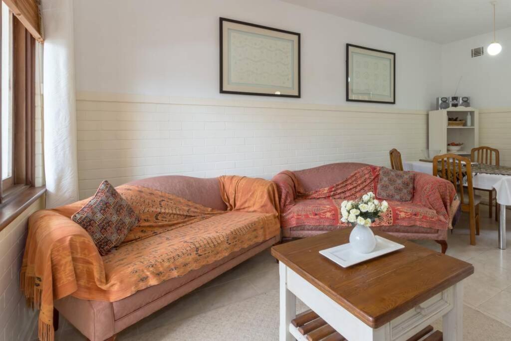 B6 Crawley Apartment 1 BRM & Sleepout near UWA