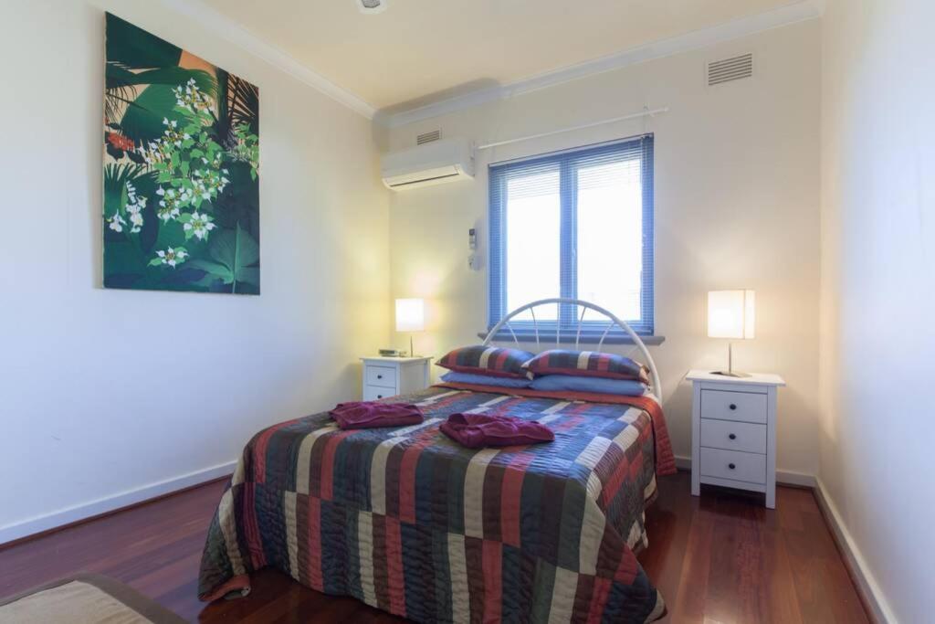 B7 Crawley Apartment 1 BRM & Sleepout near UWA
