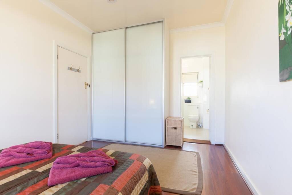 B7 Crawley Apartment 1 BRM & Sleepout near UWA