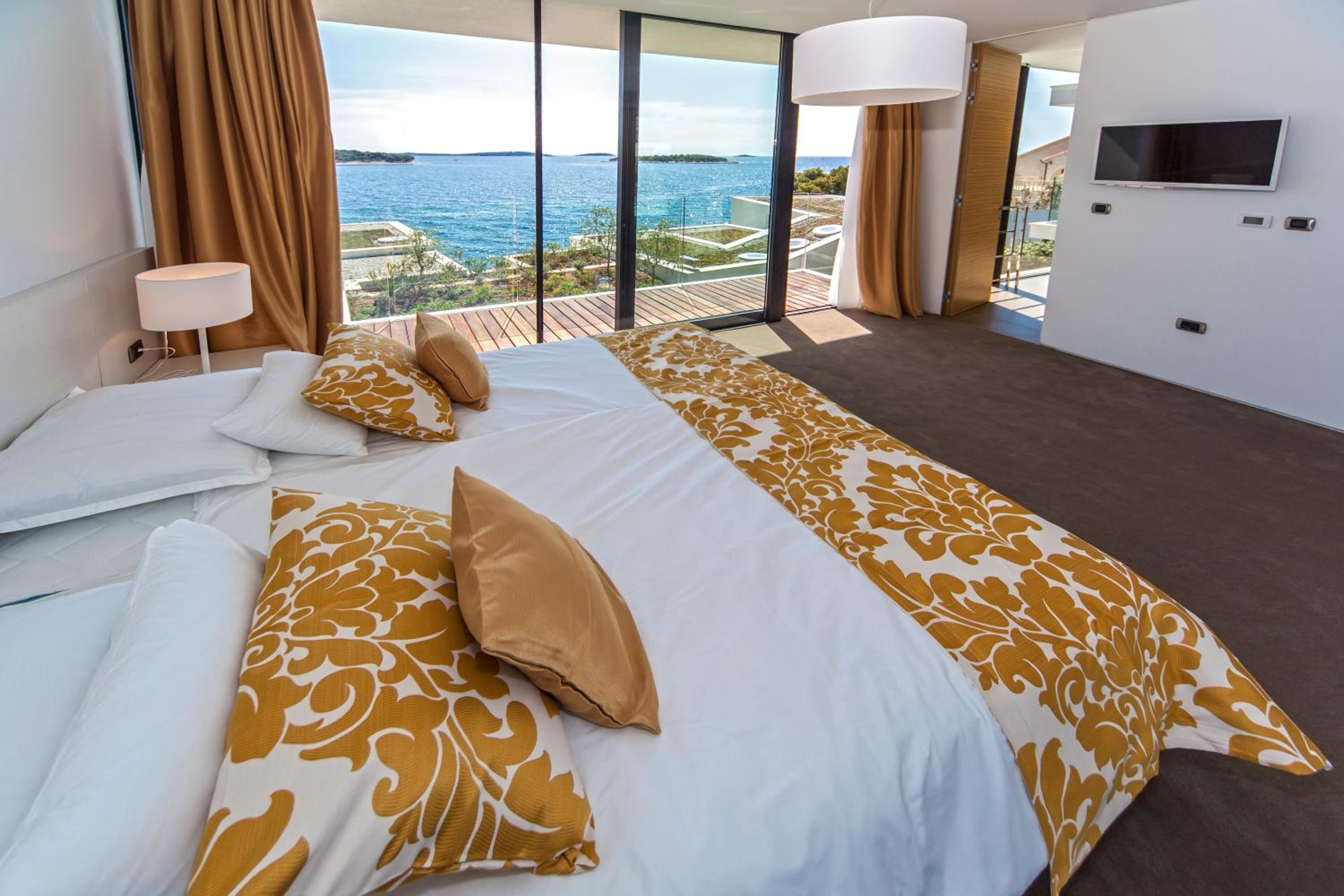 Golden Rays Luxury Villas & Apartments