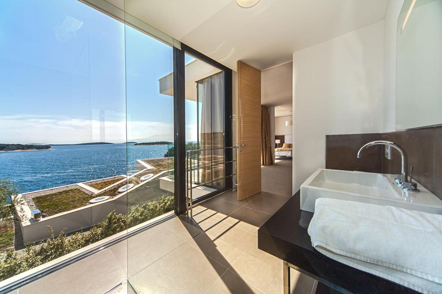 Golden Rays Luxury Villas & Apartments