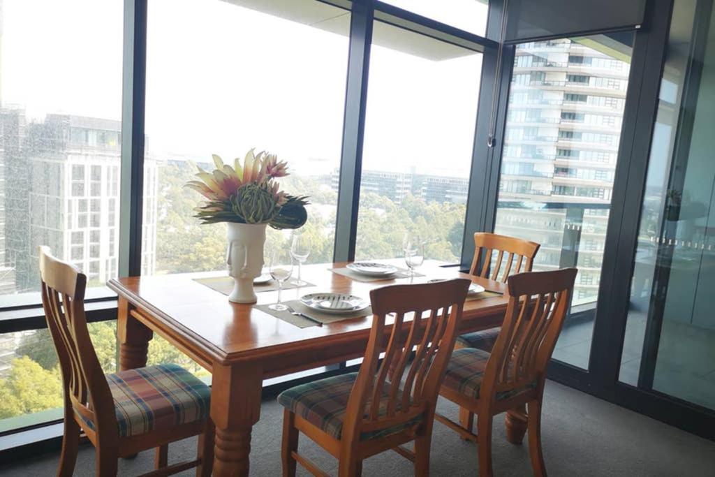 Modern apartment+office w Parking @ Olympic Park