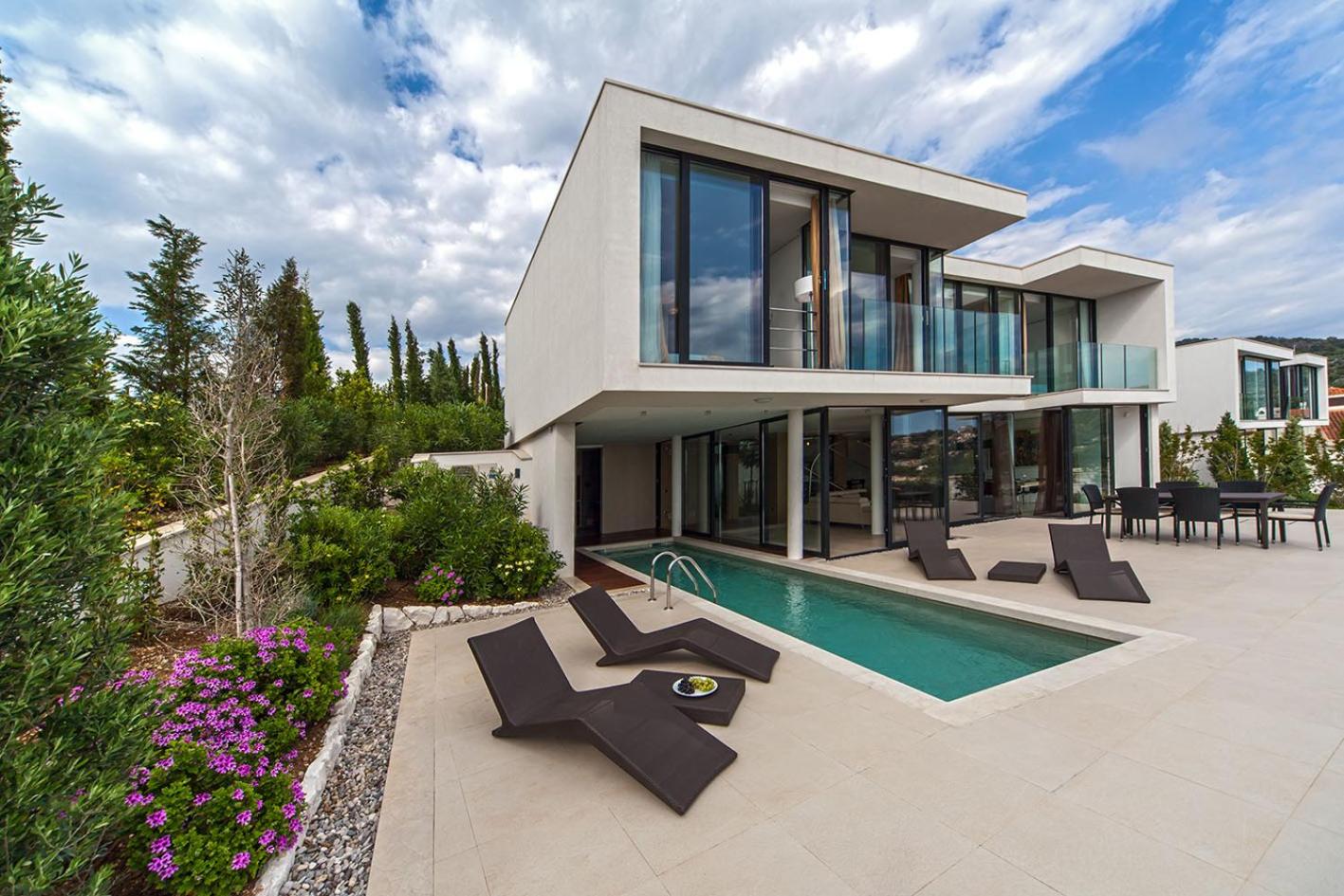 Golden Rays Luxury Villas & Apartments