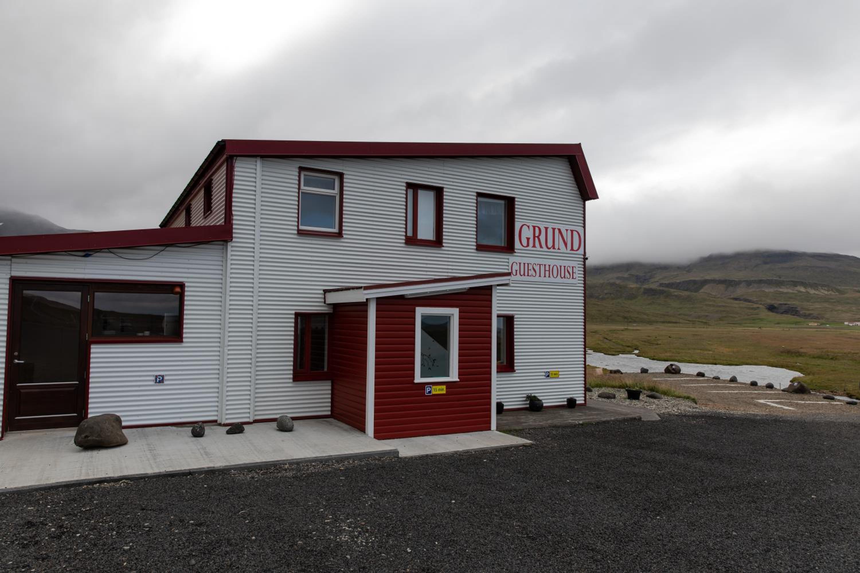Kirkjufell Guesthouse and Apartments