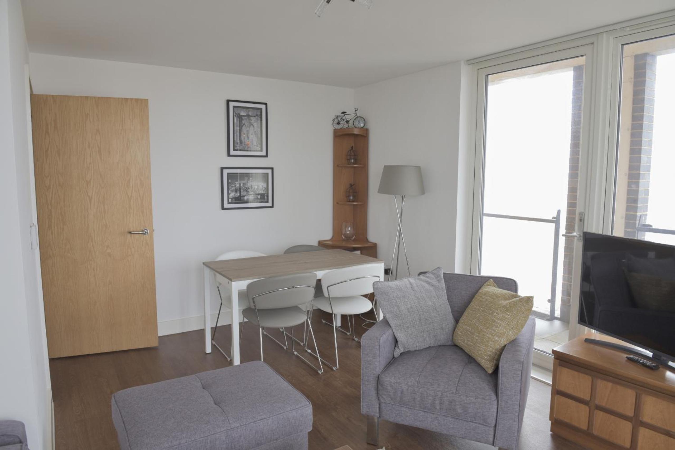 Toothbrush Apartments - Ipswich Waterfront South - Avalon Court view 3