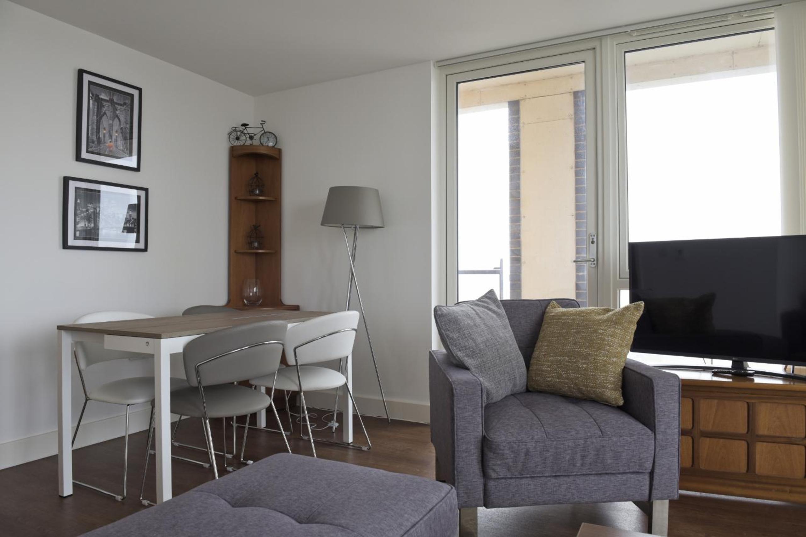 Toothbrush Apartments - Ipswich Waterfront South - Avalon Court view 5