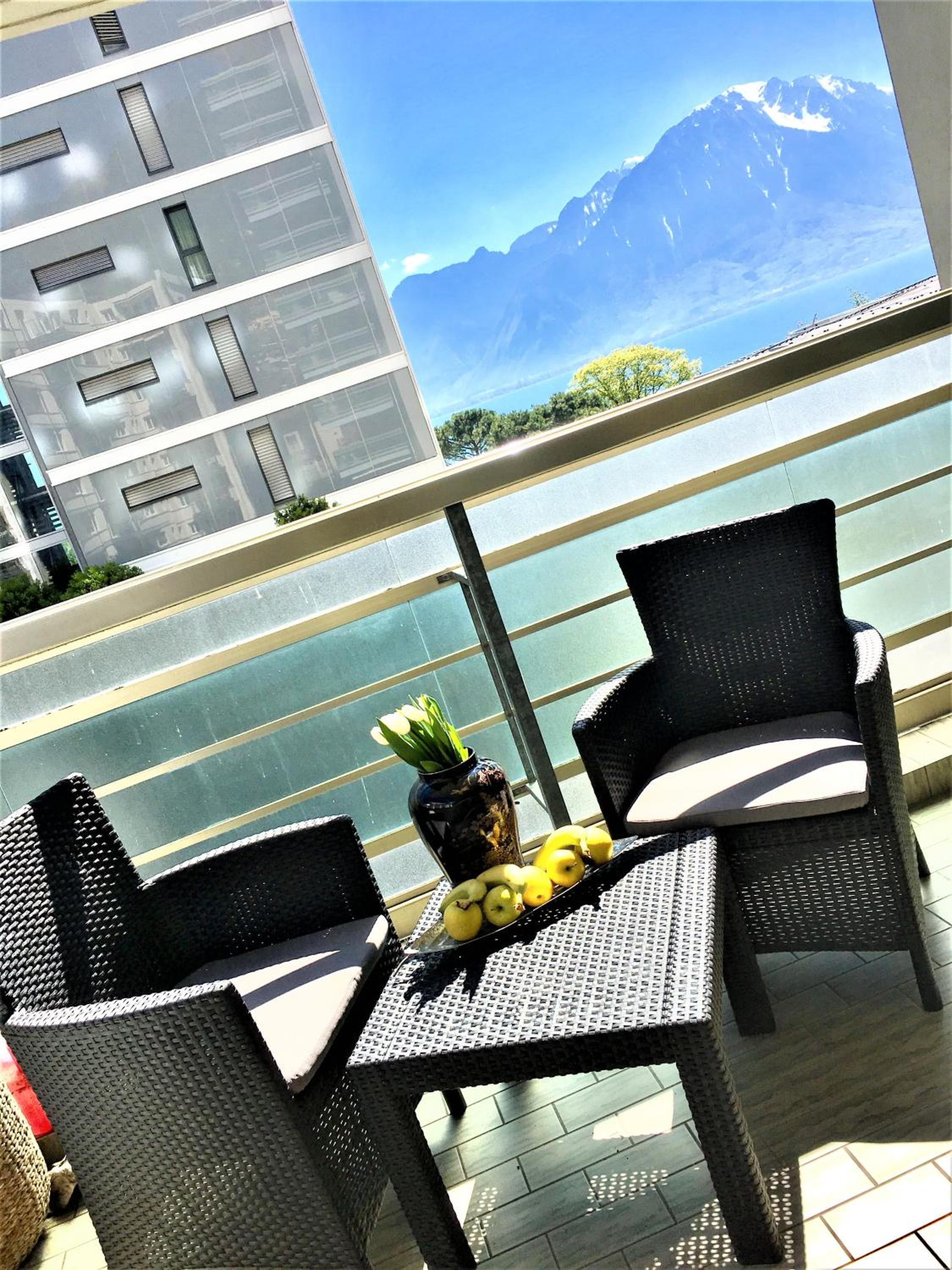 13 Lake View, Family central modern app view 2