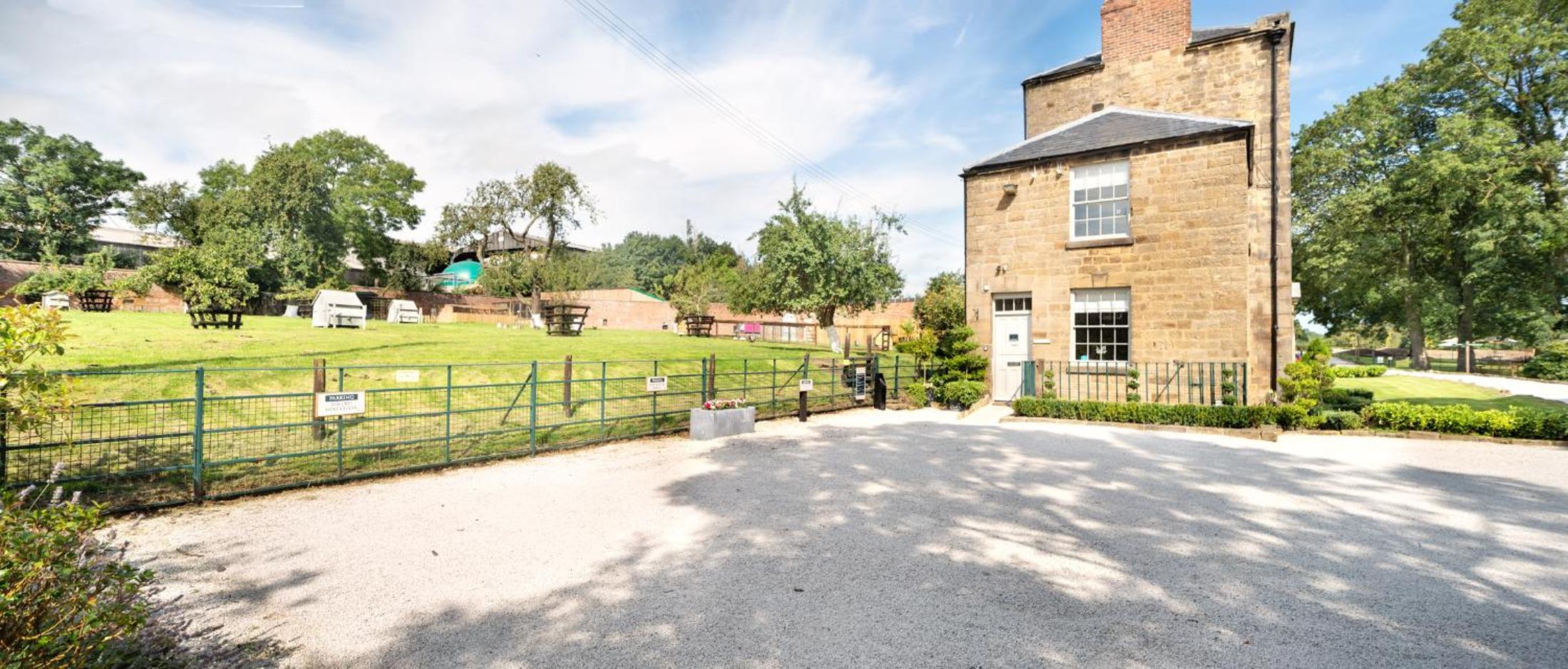 Hotel Oakerthorpe Holiday Village - Image 1