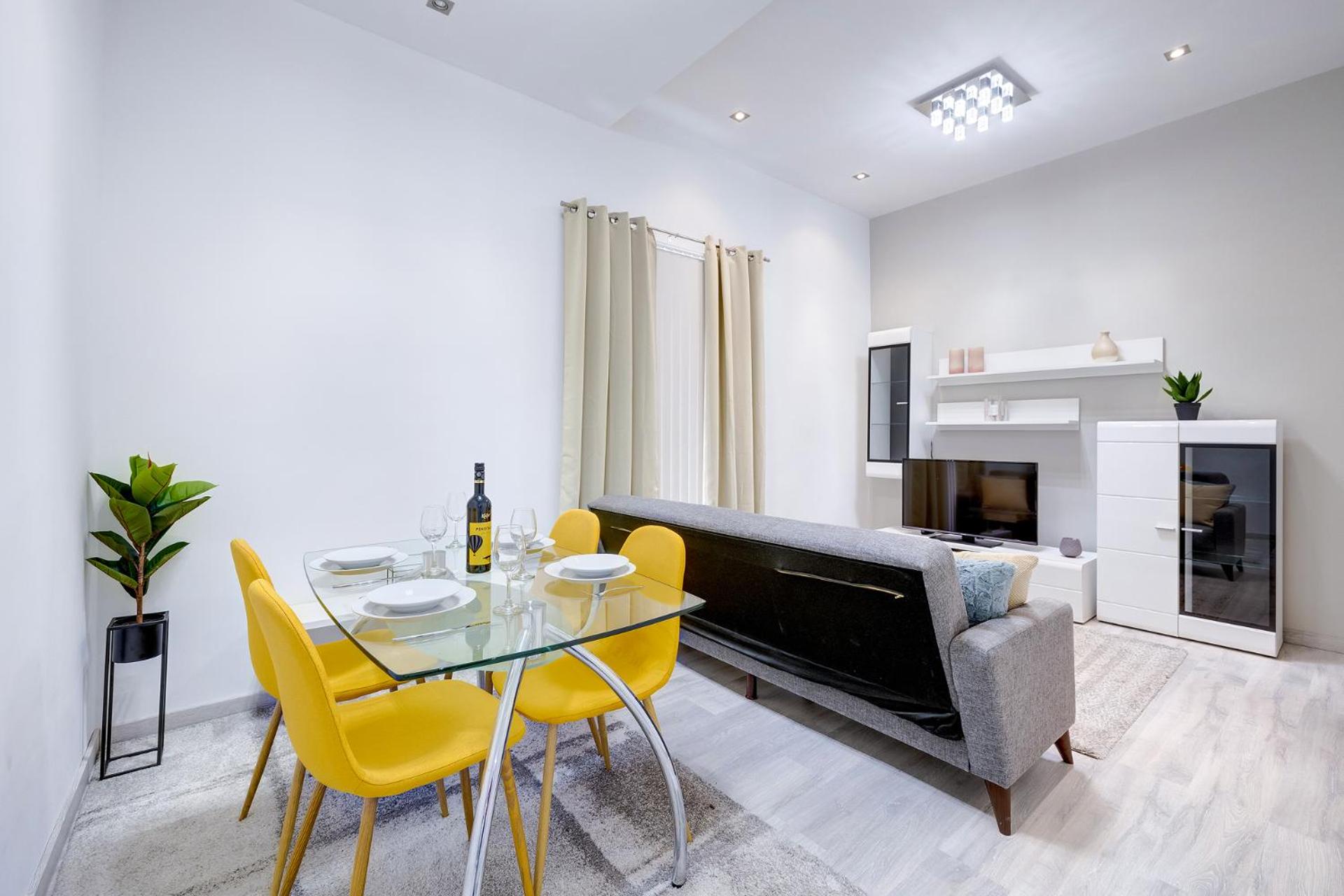 Gorgeous 1BR Apartment steps to the Promenade view 3