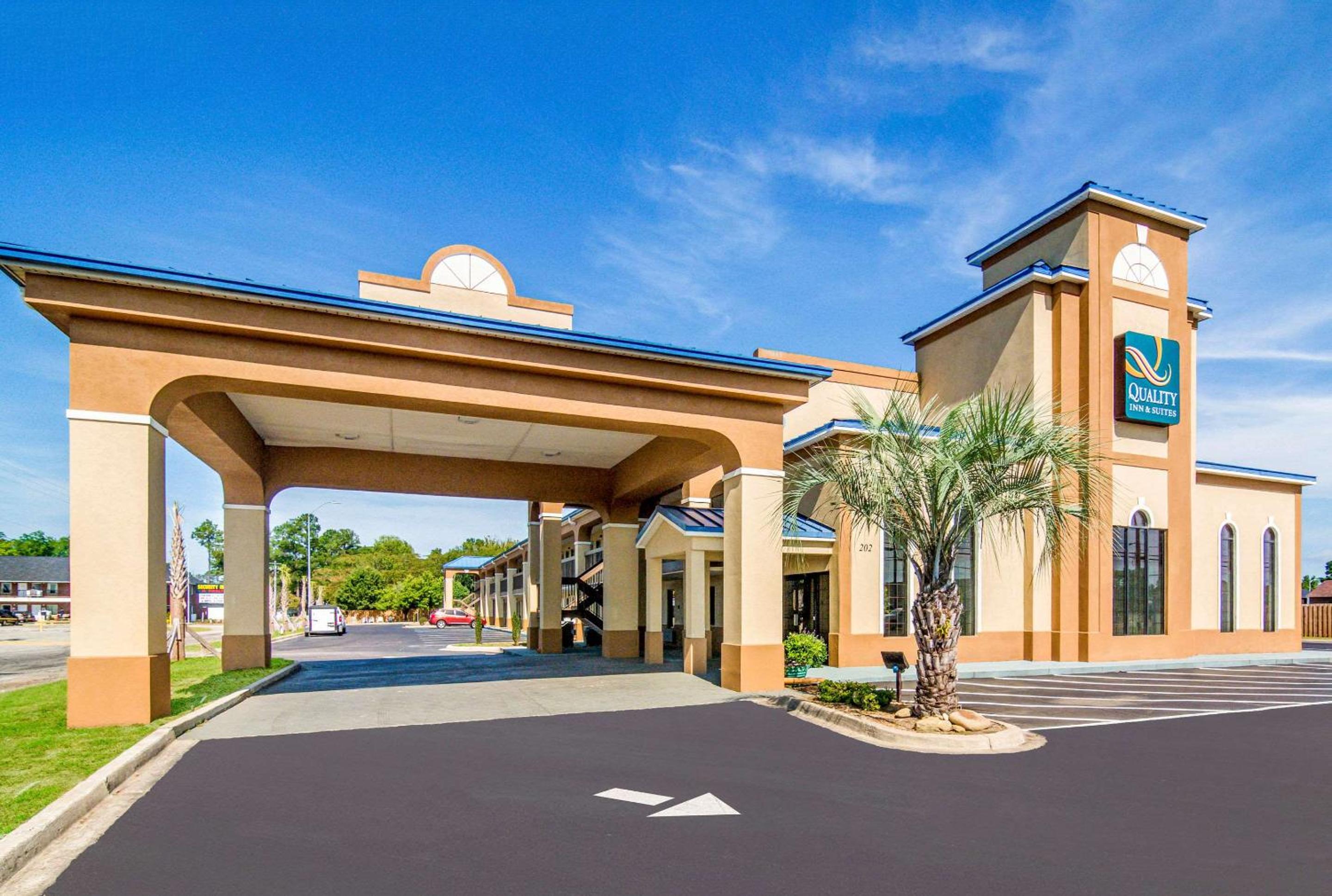Quality Inn & Suites Lake City view 3