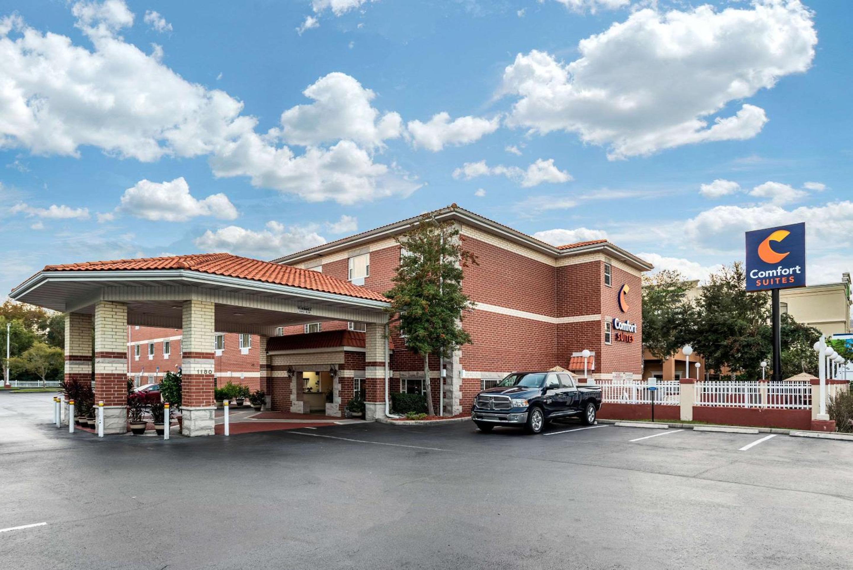 Kingsland Vacations - Comfort Suites Airport - Property Image 1