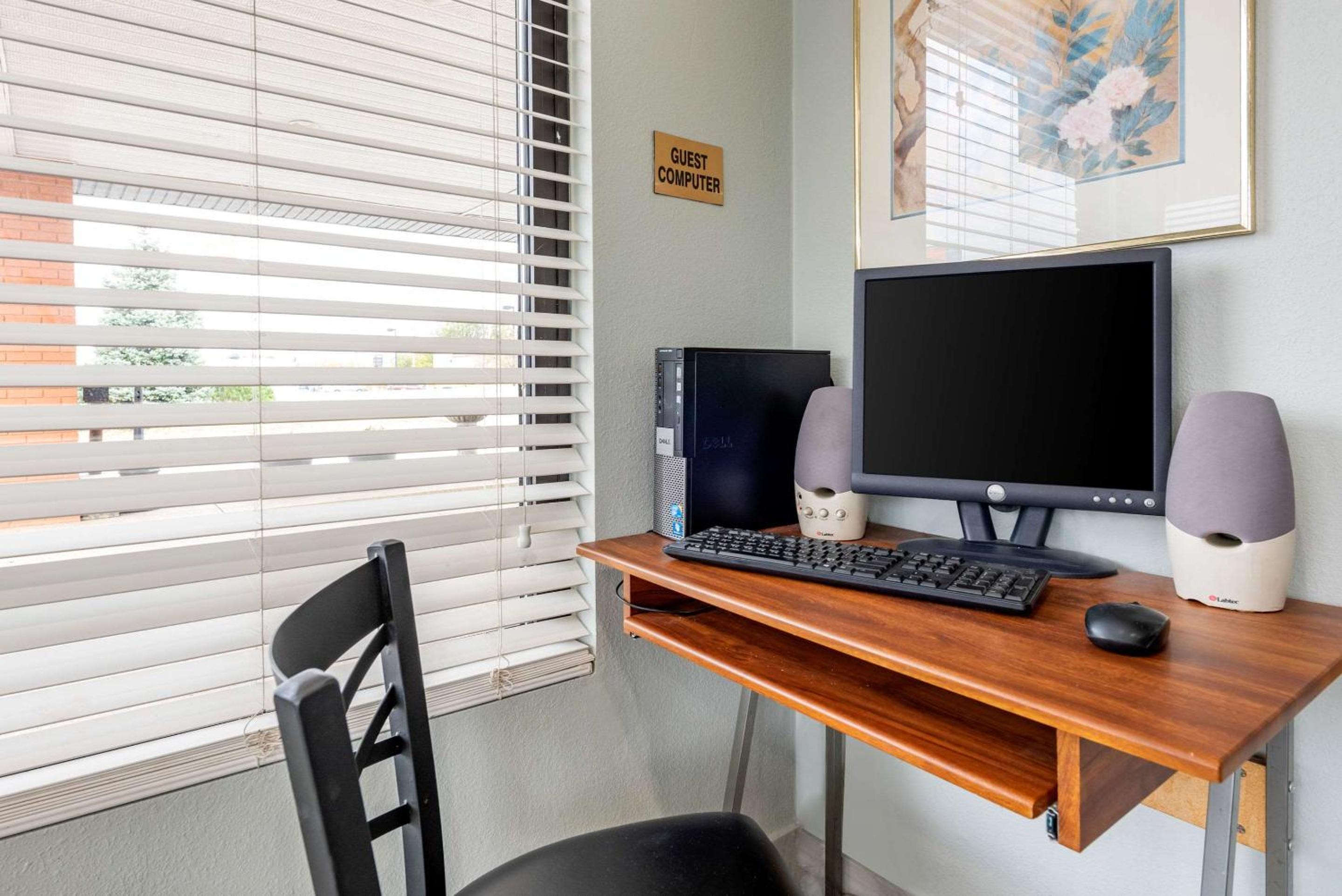 Econo Lodge - Property Image 7