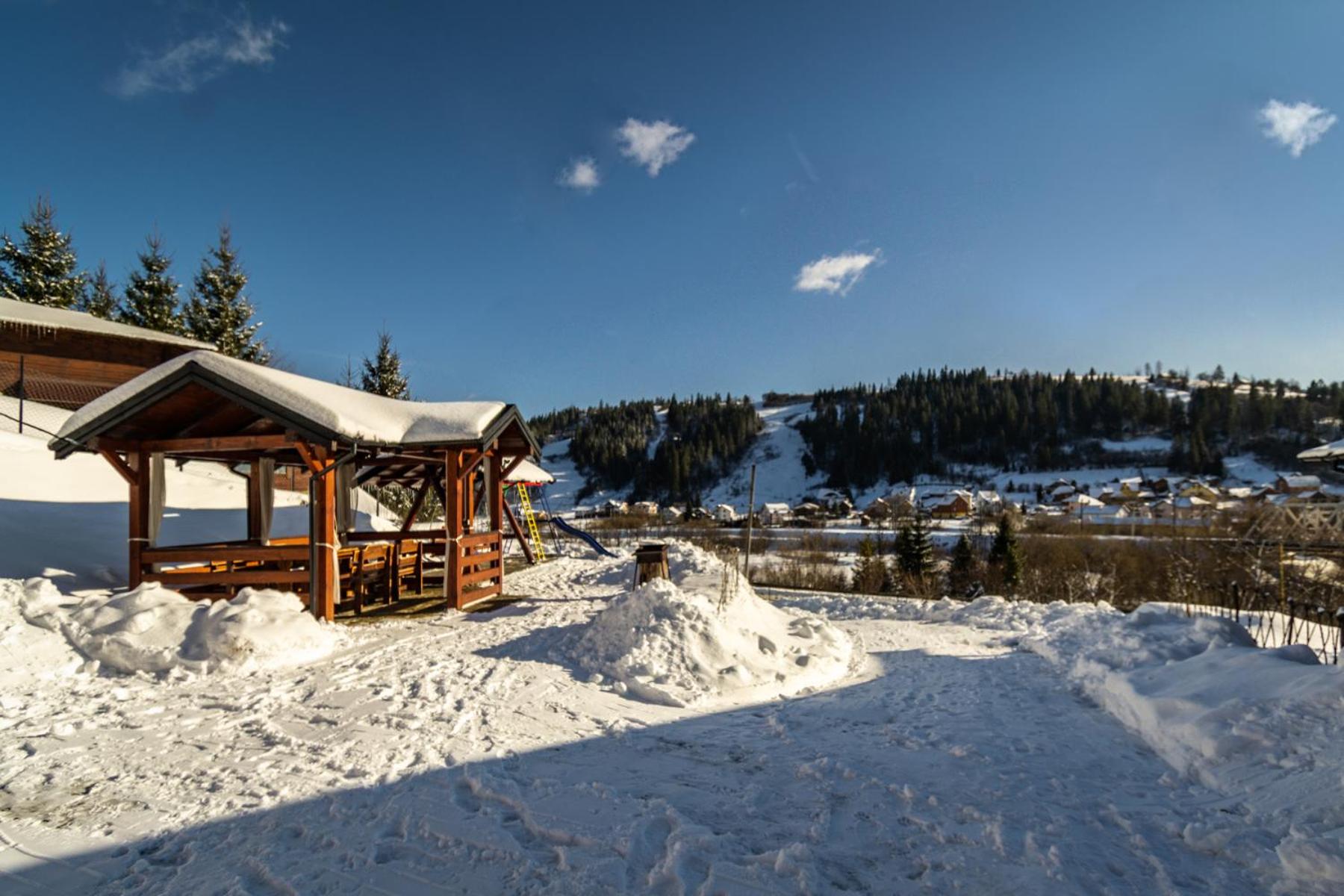 Cottage Chalet-Tiara view 3