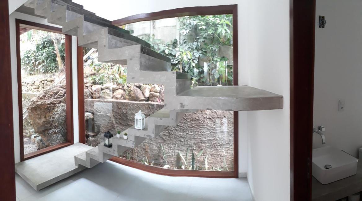 Casa moderna perto do mar