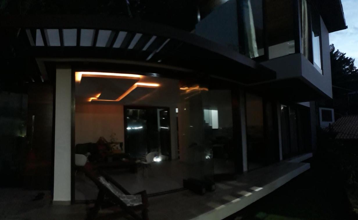 Casa moderna perto do mar