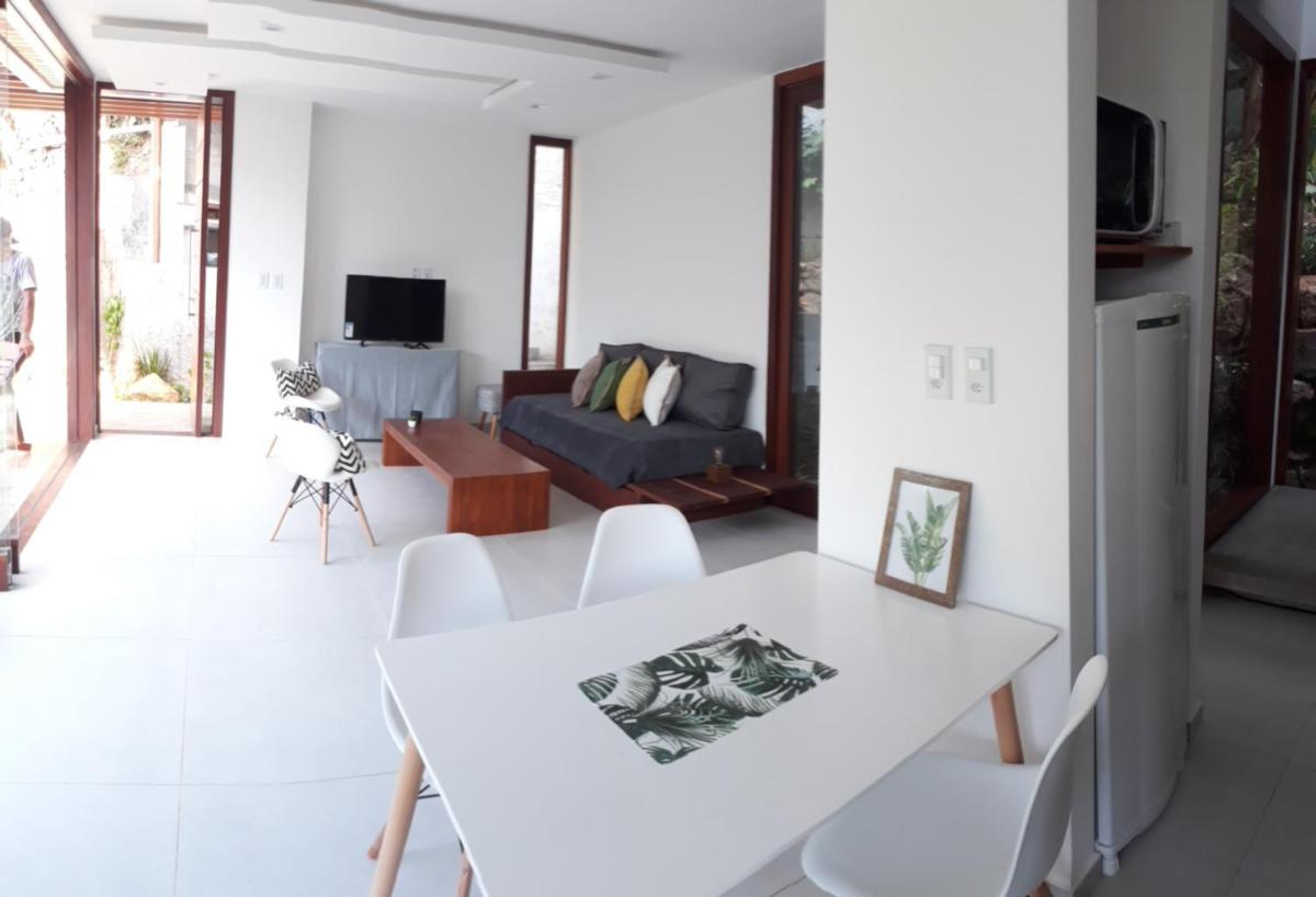 Casa moderna perto do mar