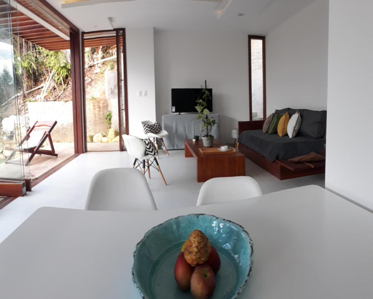 Casa moderna perto do mar