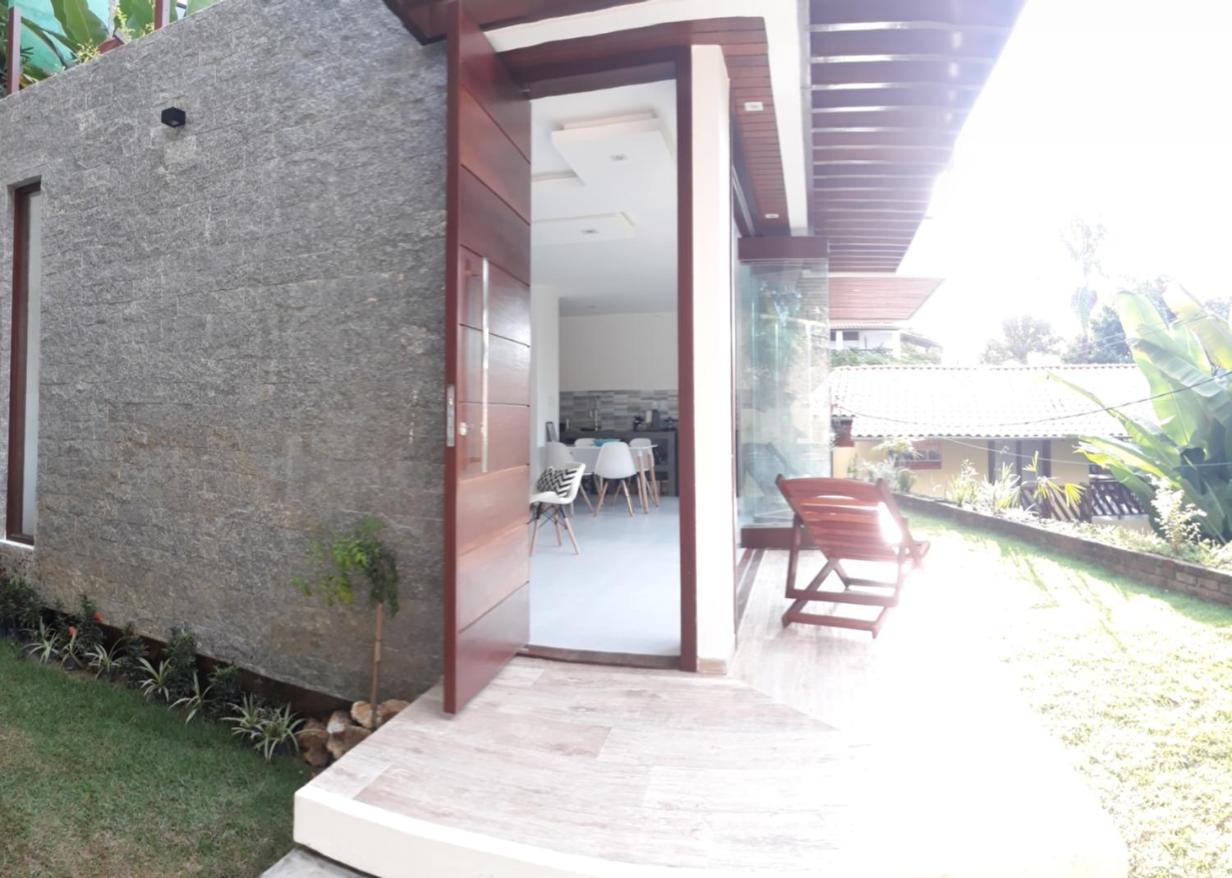 Casa moderna perto do mar