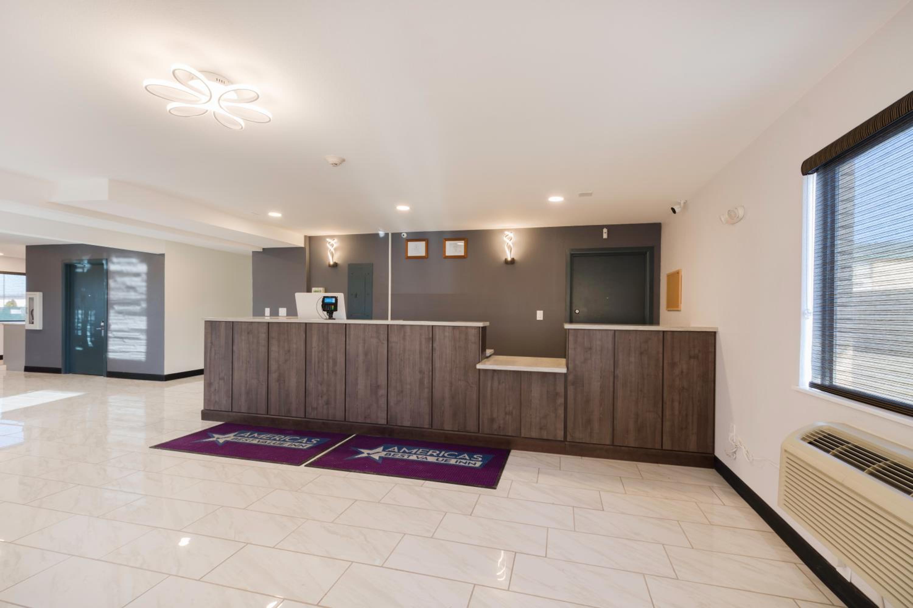 Peoria Vacations - Americas Best Value Inn East Peoria - Property Image 3