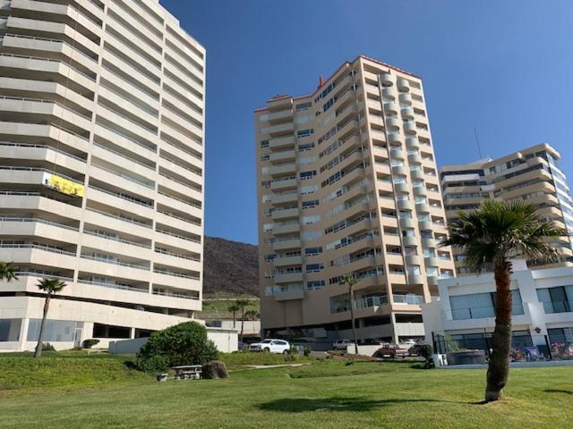 MODERN SPACIOUS BEACH FRONT CENTRAL CONDO w POOLS STEPS TO BEACH