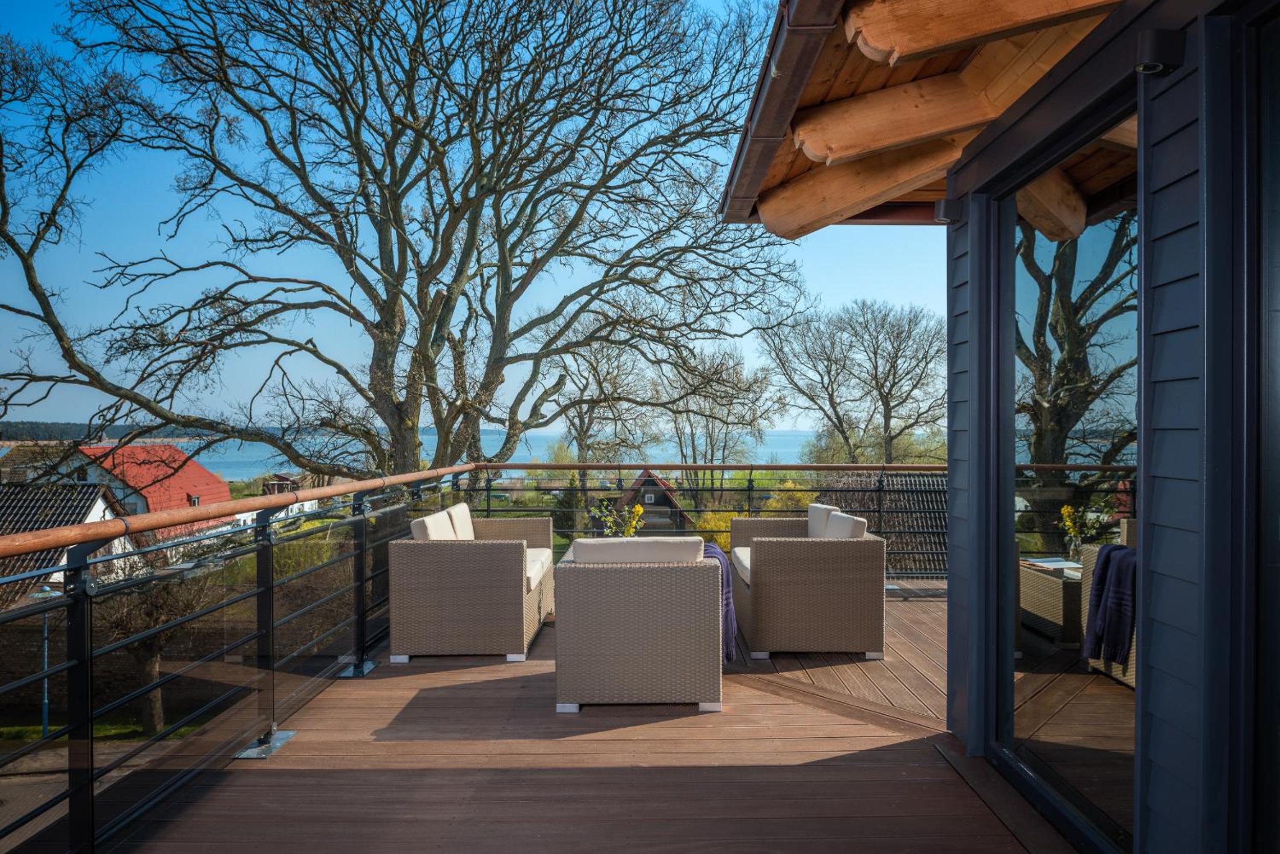 Villa Lotsenhäuser Rügen - Luxus Ferienhaus - 3 Schlafzimmer - Sauna - Dachterrasse mit Boddenblick view 3
