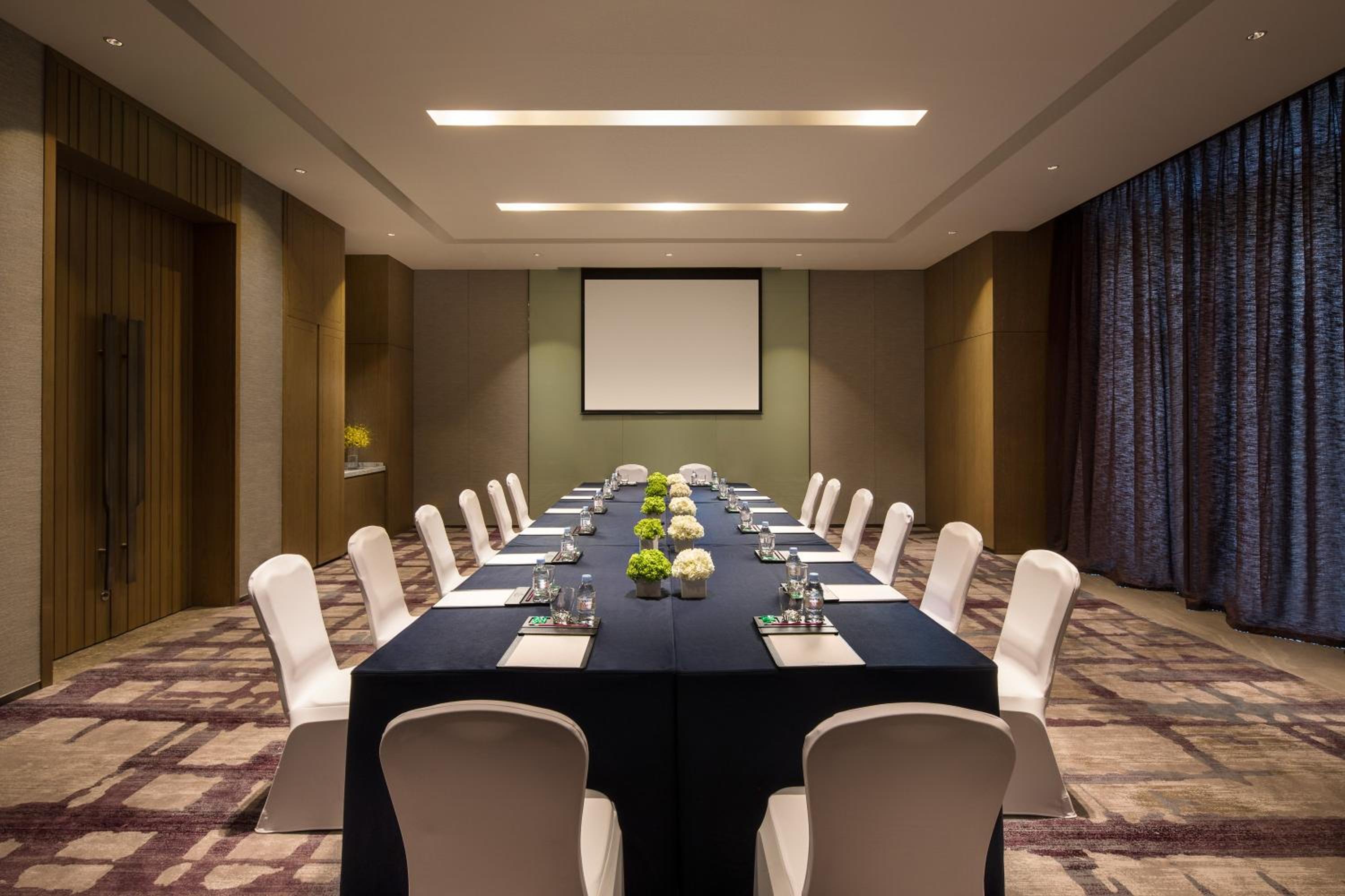 Crowne Plaza QingdaoOriental Movie Metropolis by IHG