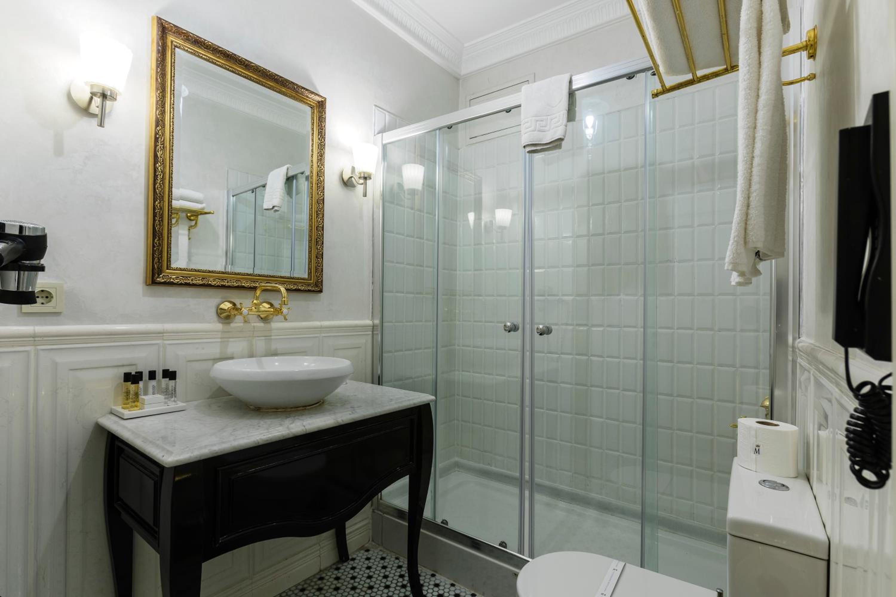 Meroddi Galata Mansion - Image 5