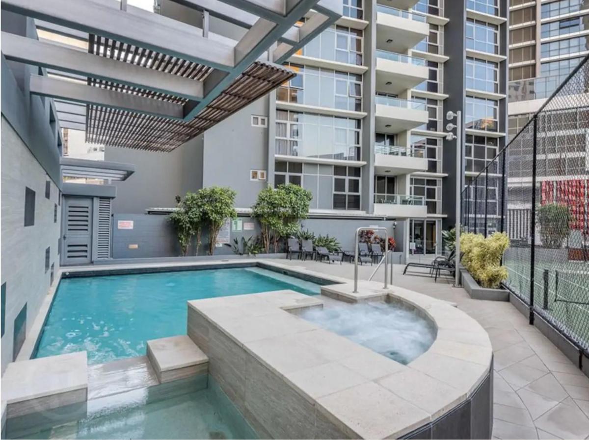 Executive 3 Bedroom Family Suite - Brisbane CBD - Views - Netflix - Fast Wifi - Free parking