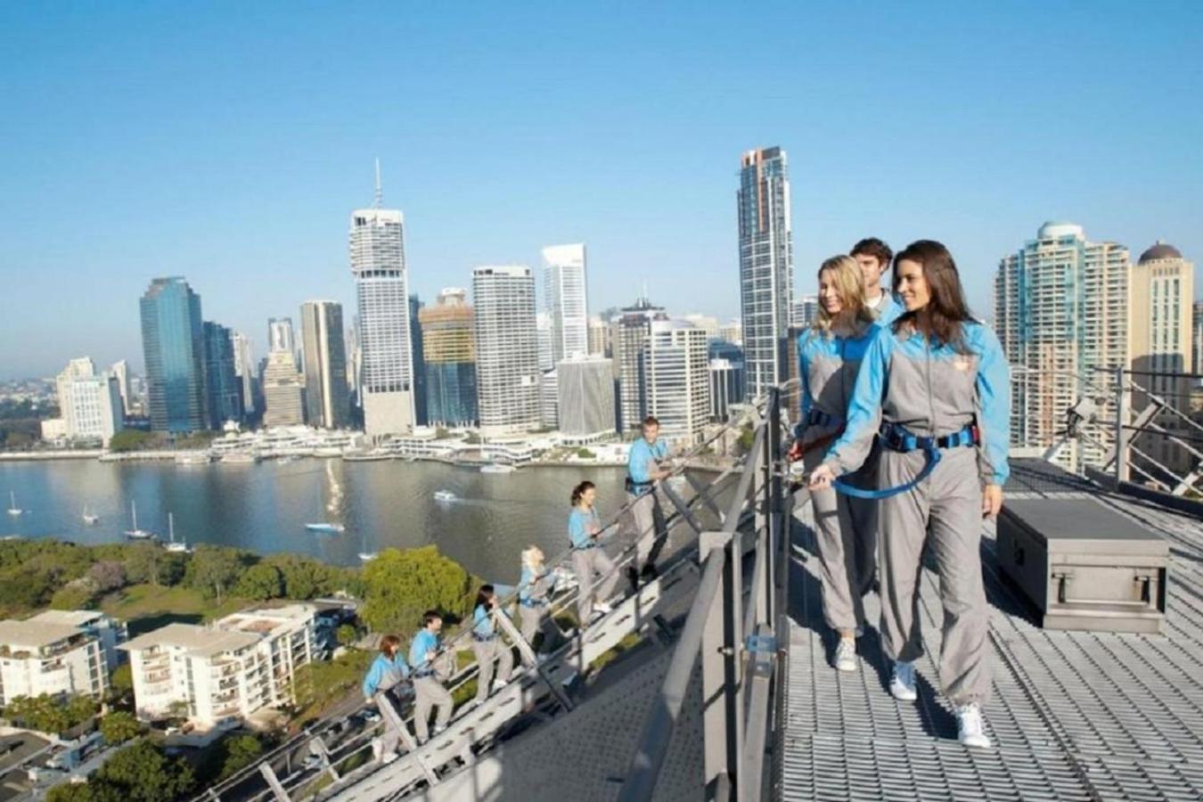 Executive 3 Bedroom Family Suite - Brisbane CBD - Views - Netflix - Fast Wifi - Free parking