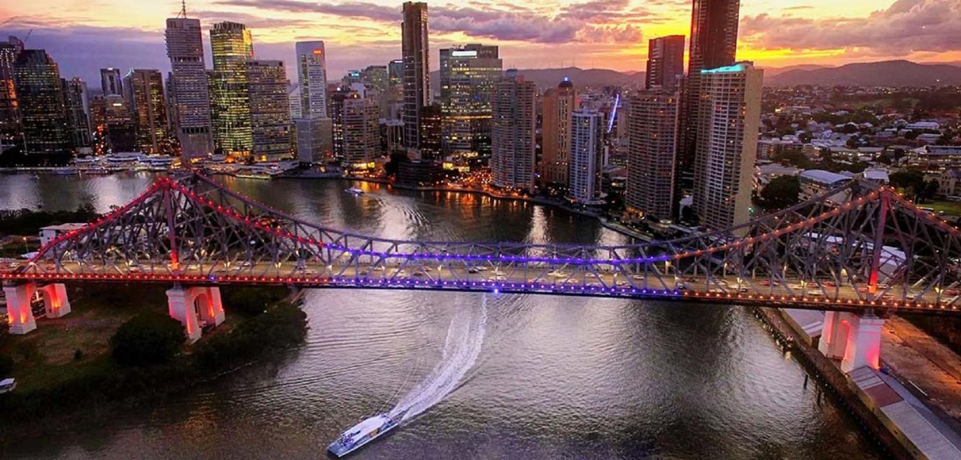 Executive 3 Bedroom Family Suite - Brisbane CBD - Views - Netflix - Fast Wifi - Free parking