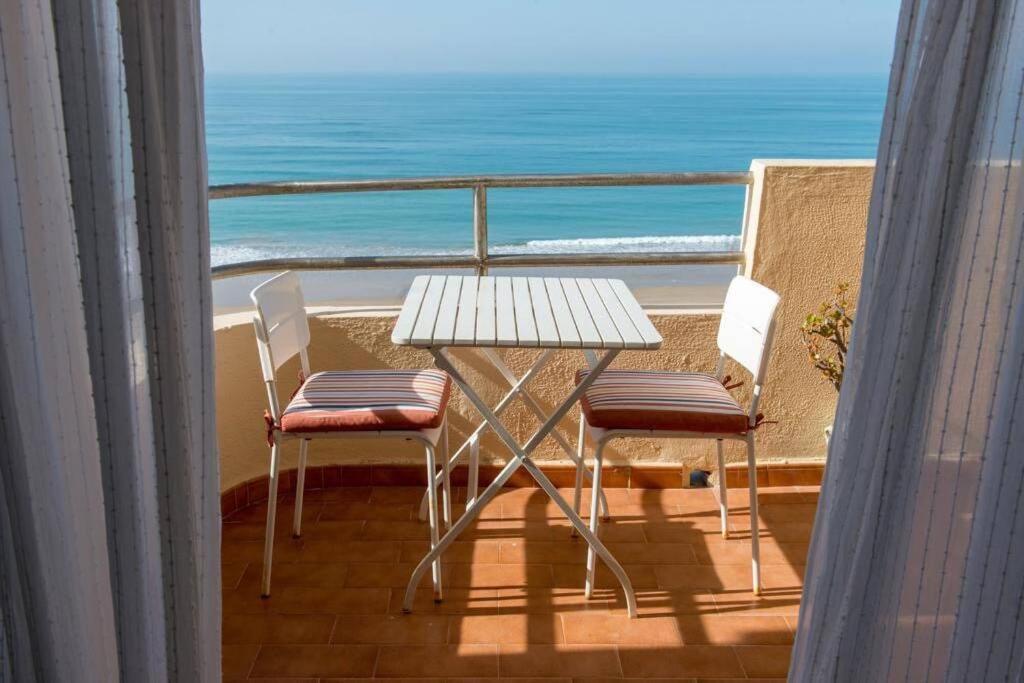 GATU Villa Bani con terraza y vista frontal al mar view 5