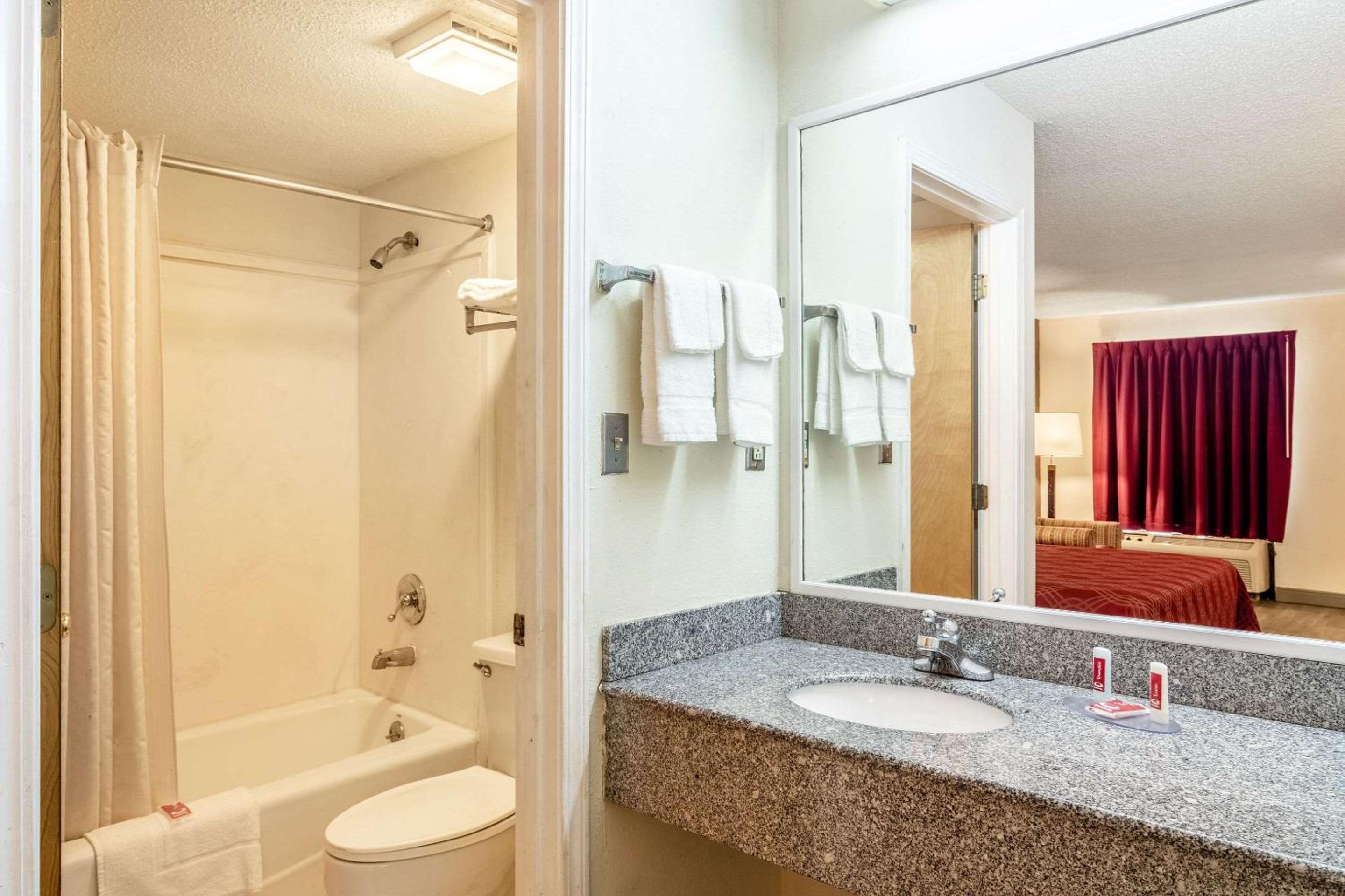 Econo Lodge Acworth East